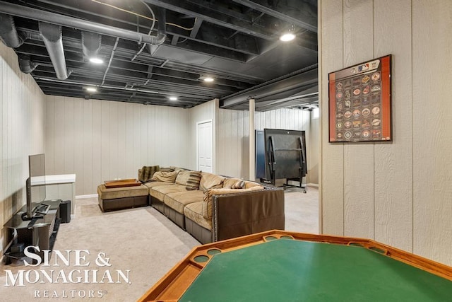 recreation room with carpet flooring