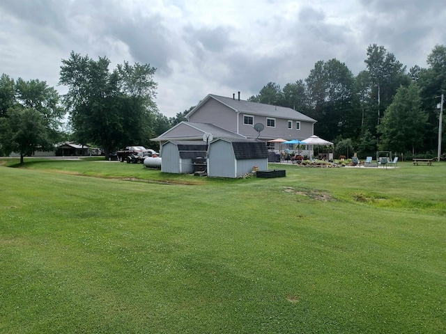 view of yard with a shed and an outdoor structure