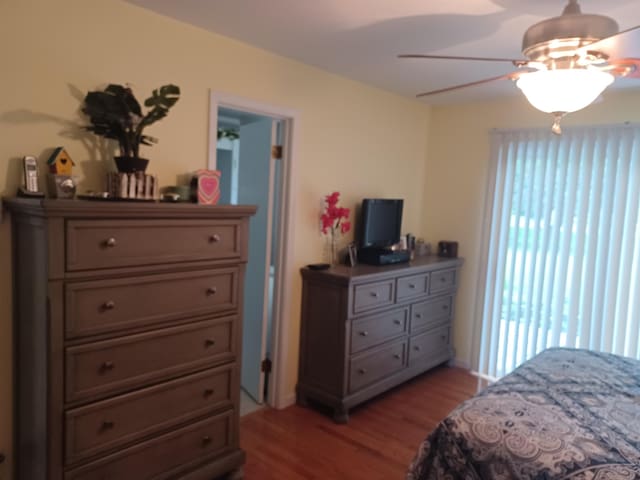 bedroom with a ceiling fan and wood finished floors