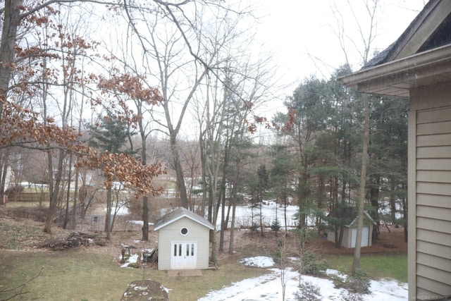 view of yard with an outbuilding and a shed