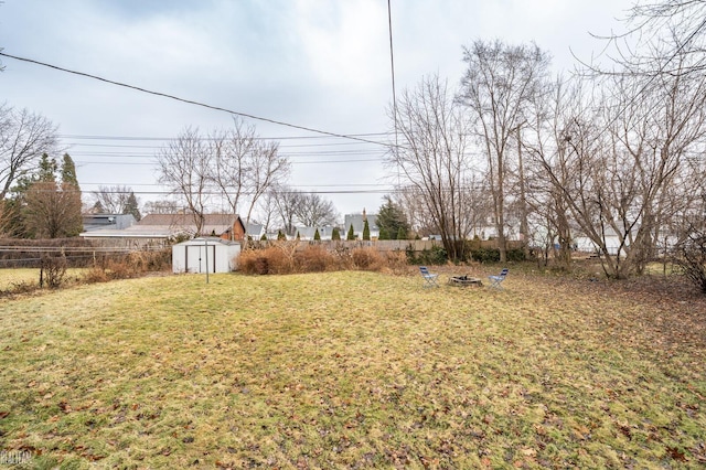 view of yard featuring a shed, an outdoor structure, and a fenced backyard