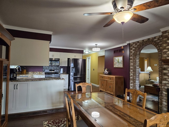 dining space featuring dark wood-style floors, a ceiling fan, and crown molding