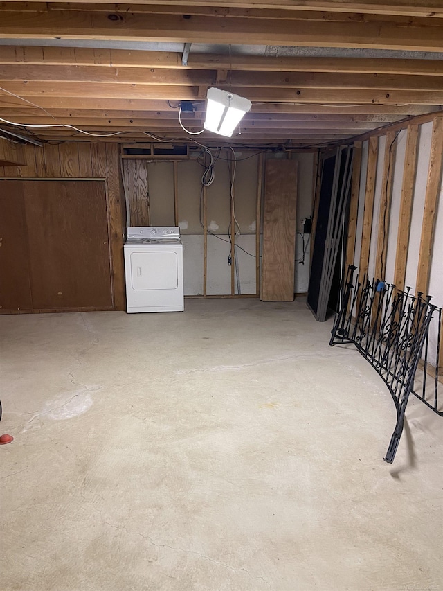 unfinished below grade area with washer / clothes dryer