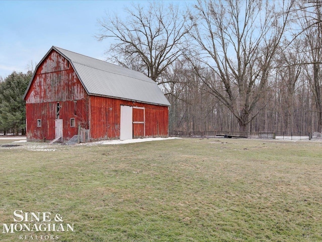 view of barn featuring a yard