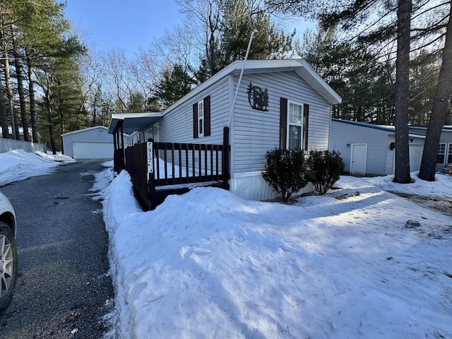 view of front of home featuring a detached garage and an outdoor structure