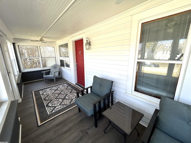 sunroom / solarium featuring a ceiling fan