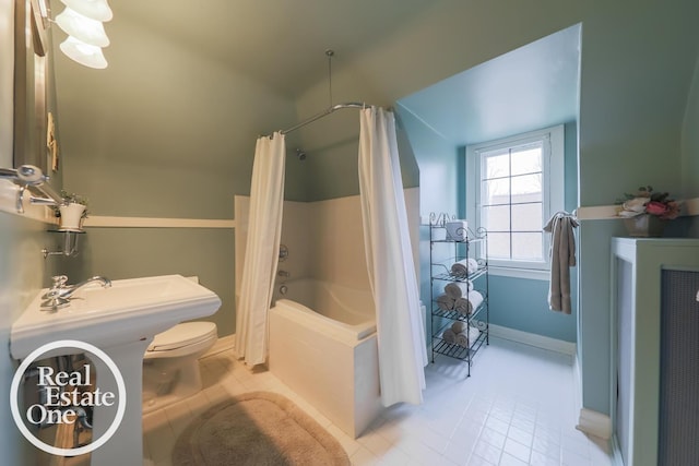 full bathroom featuring tile patterned flooring, shower / bath combination with curtain, toilet, and baseboards