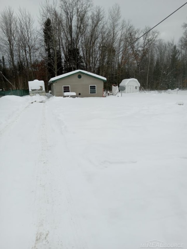 view of yard layered in snow