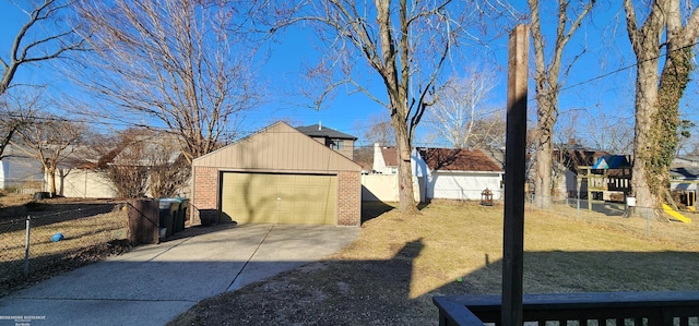 view of yard featuring an outdoor structure, fence, and a detached garage