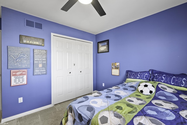 bedroom featuring a ceiling fan, visible vents, carpet floors, baseboards, and a closet