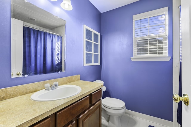 bathroom featuring vanity, toilet, a shower with curtain, and baseboards