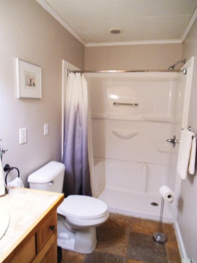 full bathroom with a shower with curtain, vanity, and toilet