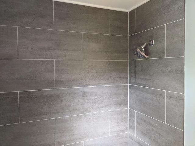 interior details with a tile shower