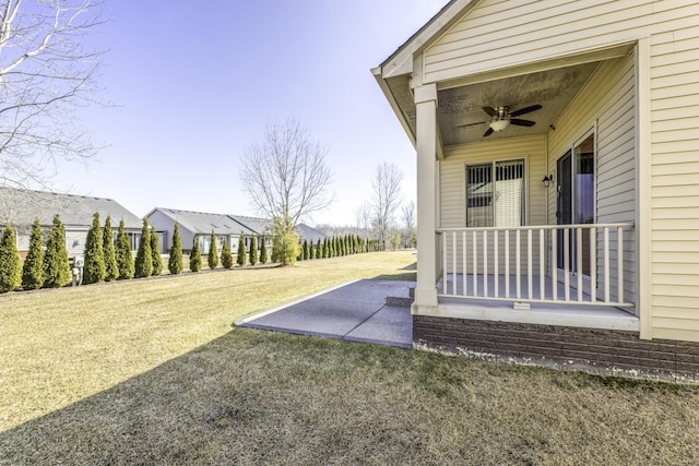 view of yard with ceiling fan