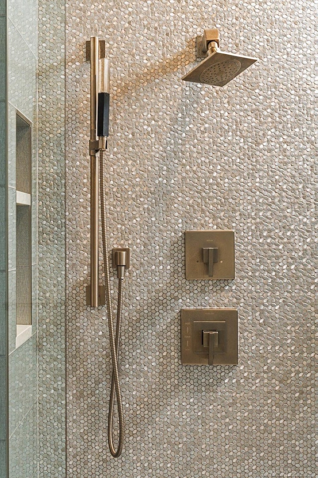 details featuring a tile shower