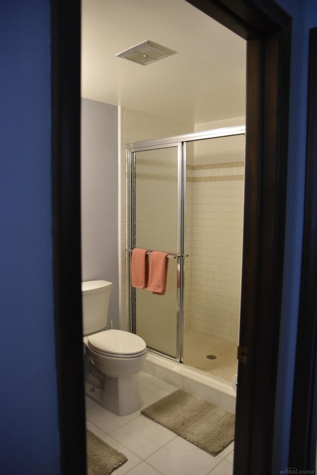 full bath featuring tile patterned floors, visible vents, toilet, and a stall shower