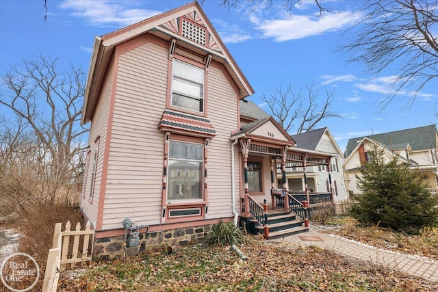 victorian house featuring fence