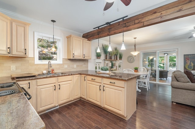 kitchen with dark wood-style floors, decorative backsplash, a peninsula, and ceiling fan