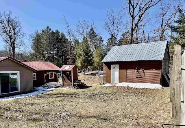 view of yard with a storage shed and an outdoor structure