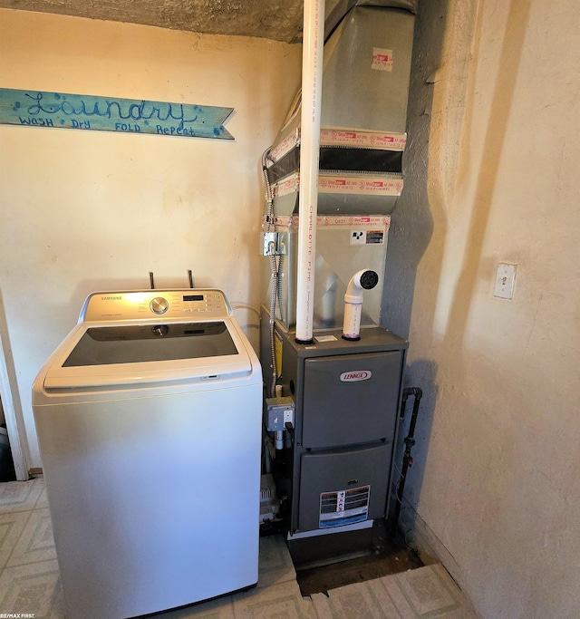 utility room with washer / dryer