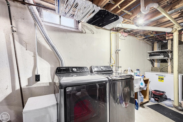 clothes washing area featuring laundry area and washing machine and dryer