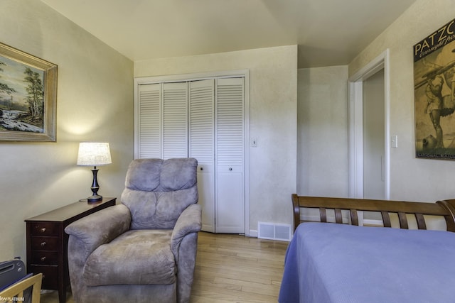 bedroom featuring visible vents, a closet, and light wood-style flooring