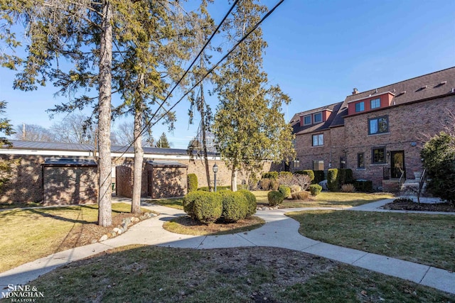 view of home's community featuring a yard