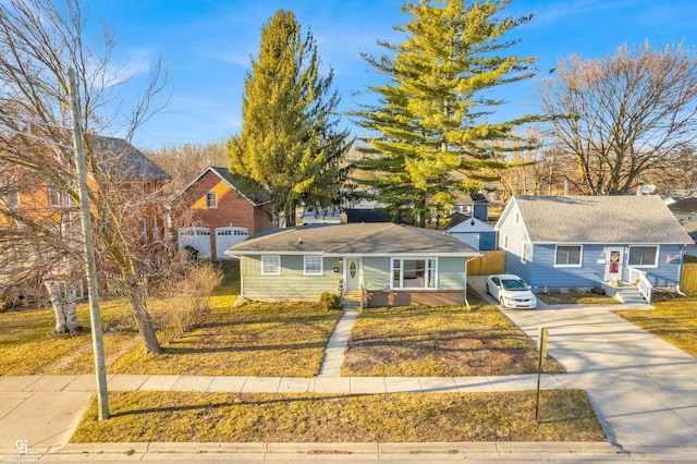 view of front of house with driveway