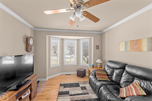 living room with baseboards, crown molding, light wood-style floors, and a ceiling fan