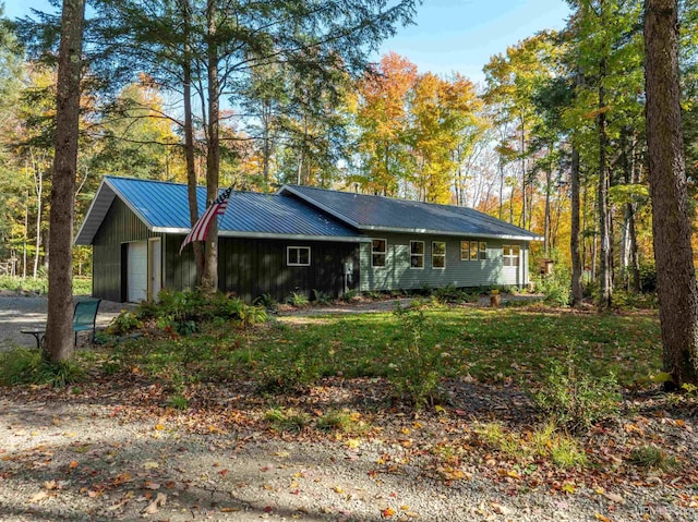 ranch-style home with metal roof