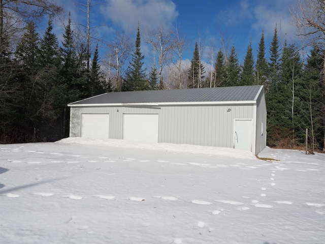 view of detached garage