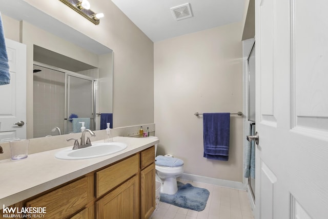 bathroom featuring visible vents, baseboards, toilet, a stall shower, and vanity