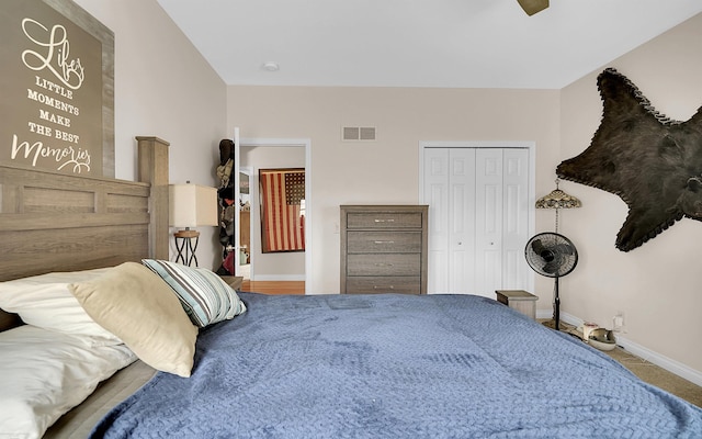 bedroom featuring a closet, visible vents, and baseboards