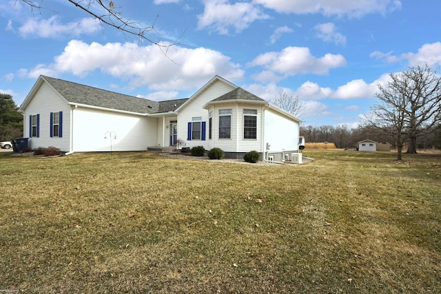 single story home featuring a front lawn