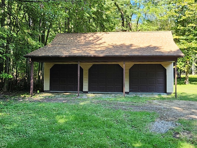 view of detached garage