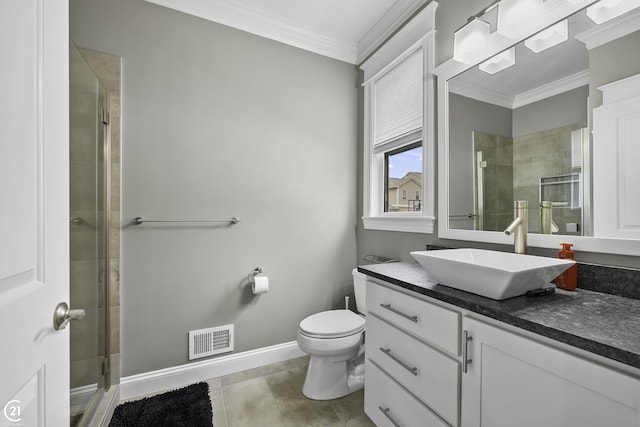 bathroom with visible vents, vanity, tiled shower, and crown molding