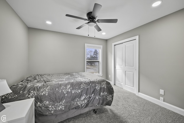 bedroom with carpet flooring, recessed lighting, baseboards, and a closet