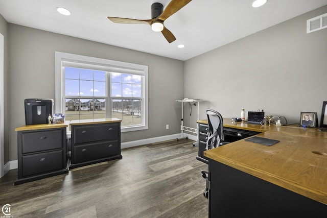 office with a ceiling fan, baseboards, visible vents, recessed lighting, and dark wood-style flooring