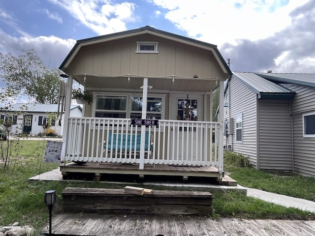 back of house featuring covered porch