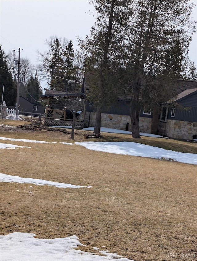 view of yard layered in snow