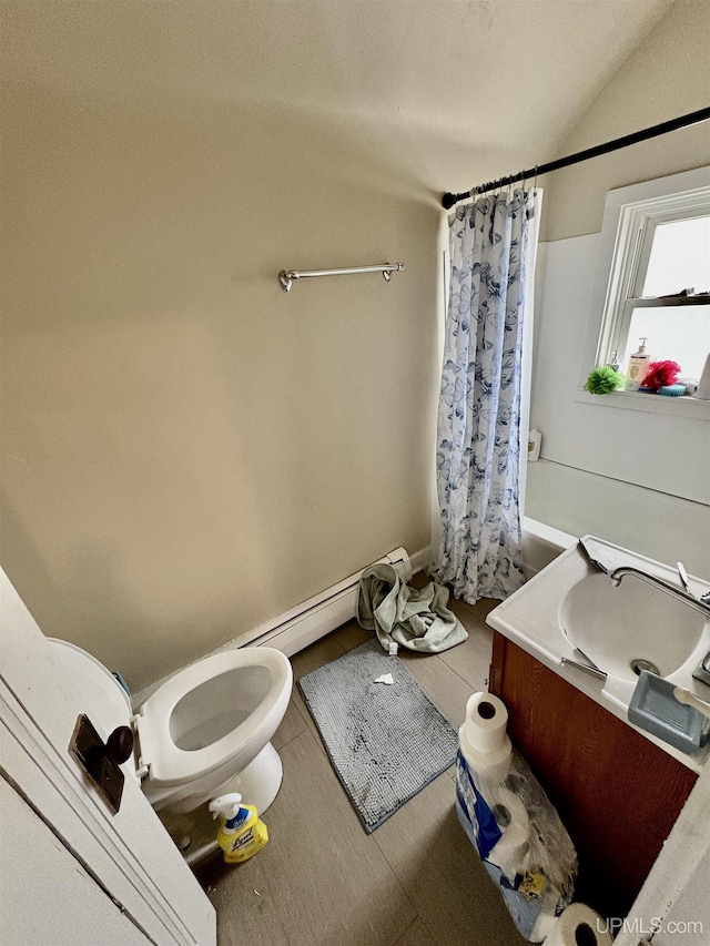 full bathroom with toilet, vanity, a shower with curtain, and vaulted ceiling