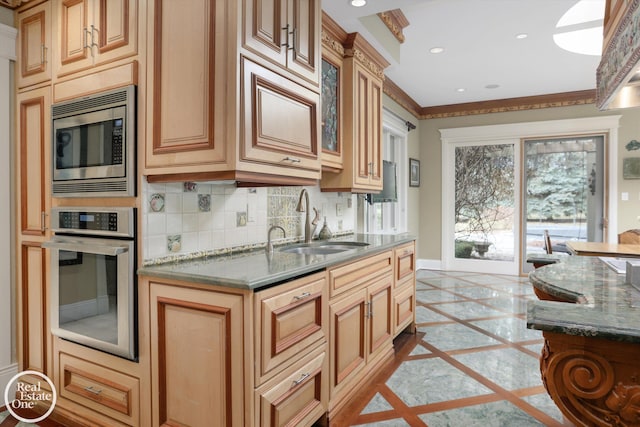 kitchen with tasteful backsplash, baseboards, recessed lighting, stainless steel appliances, and a sink