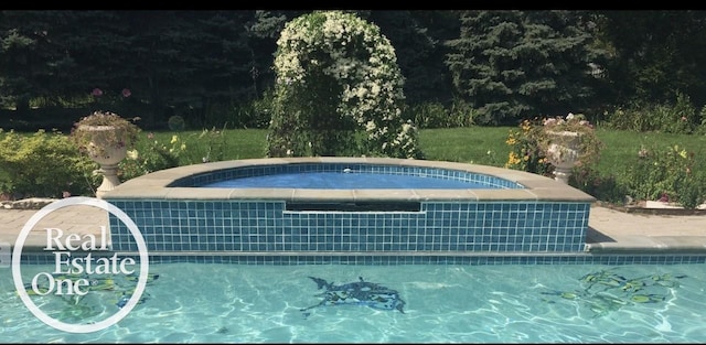 view of pool featuring an in ground hot tub