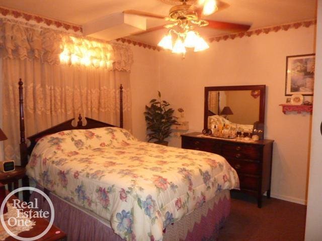 bedroom with a ceiling fan