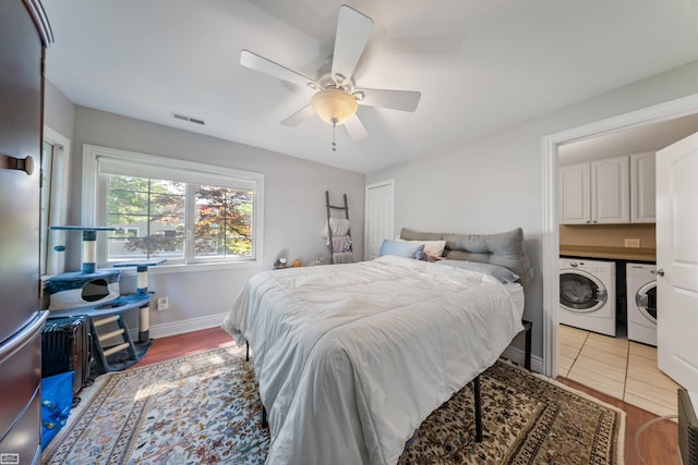 bedroom featuring washer and dryer, visible vents, baseboards, and a ceiling fan