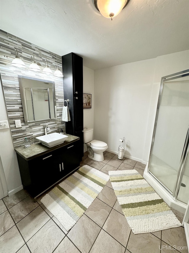 full bathroom featuring tasteful backsplash, a stall shower, and toilet