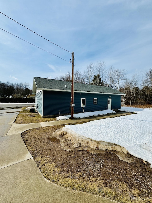 exterior space featuring driveway