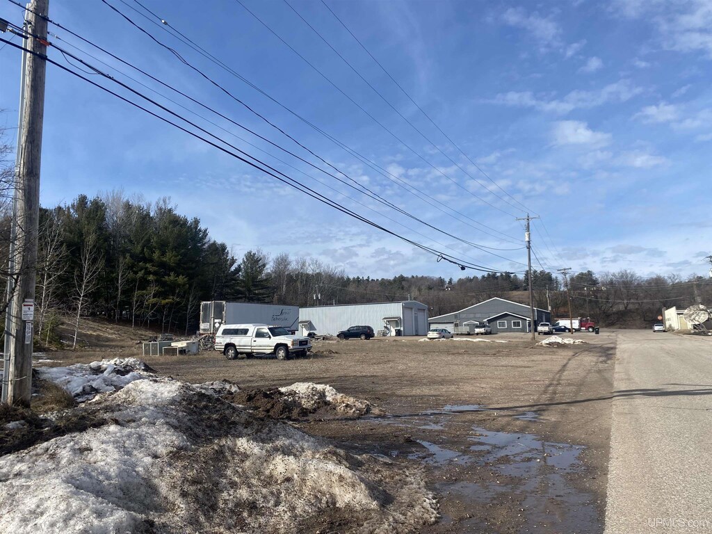 222 N Merritt Ave, Iron Mountain, MI 49801