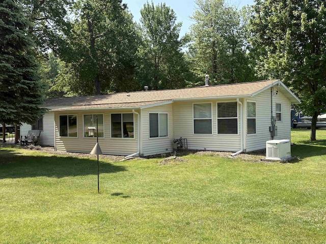 8686 Center Rd, Saint Helen, MI 48656 - view of front facade featuring a front lawn