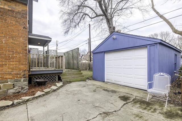 detached garage featuring concrete driveway